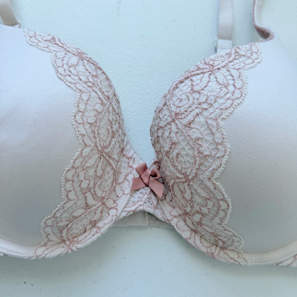 Victoria's Secret Pale Pink "Perfect Shape" Bra Lace Accents Size 34D 392860-J9N - Picture 3 of 10